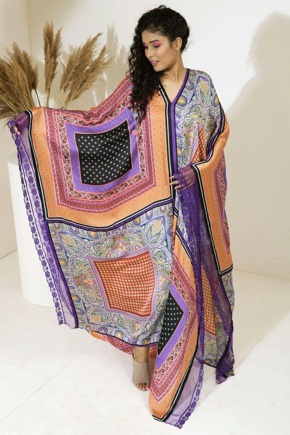 CAPISVIRLEO Printed Kaftan With Organza & Lace Details 3 CAPISVIRLEO Printed Kaftan With Organza & Lace Details