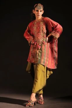 CAPISVIRLEO Fuchsia Embellished Kaftan Set