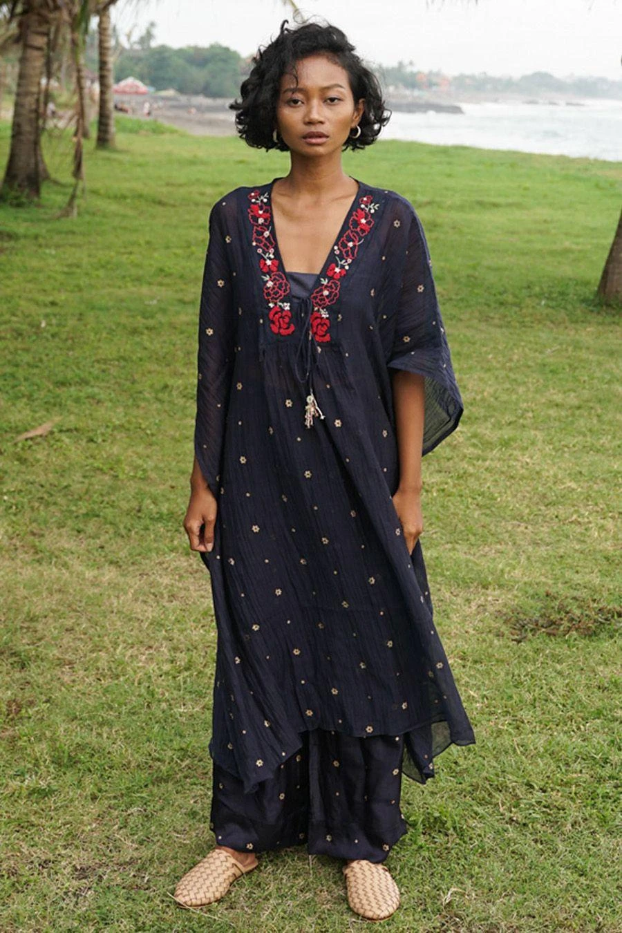 Baju Midnight Blue Floral Embellished Kaftan 3 Baju Midnight Blue Floral Embellished Kaftan