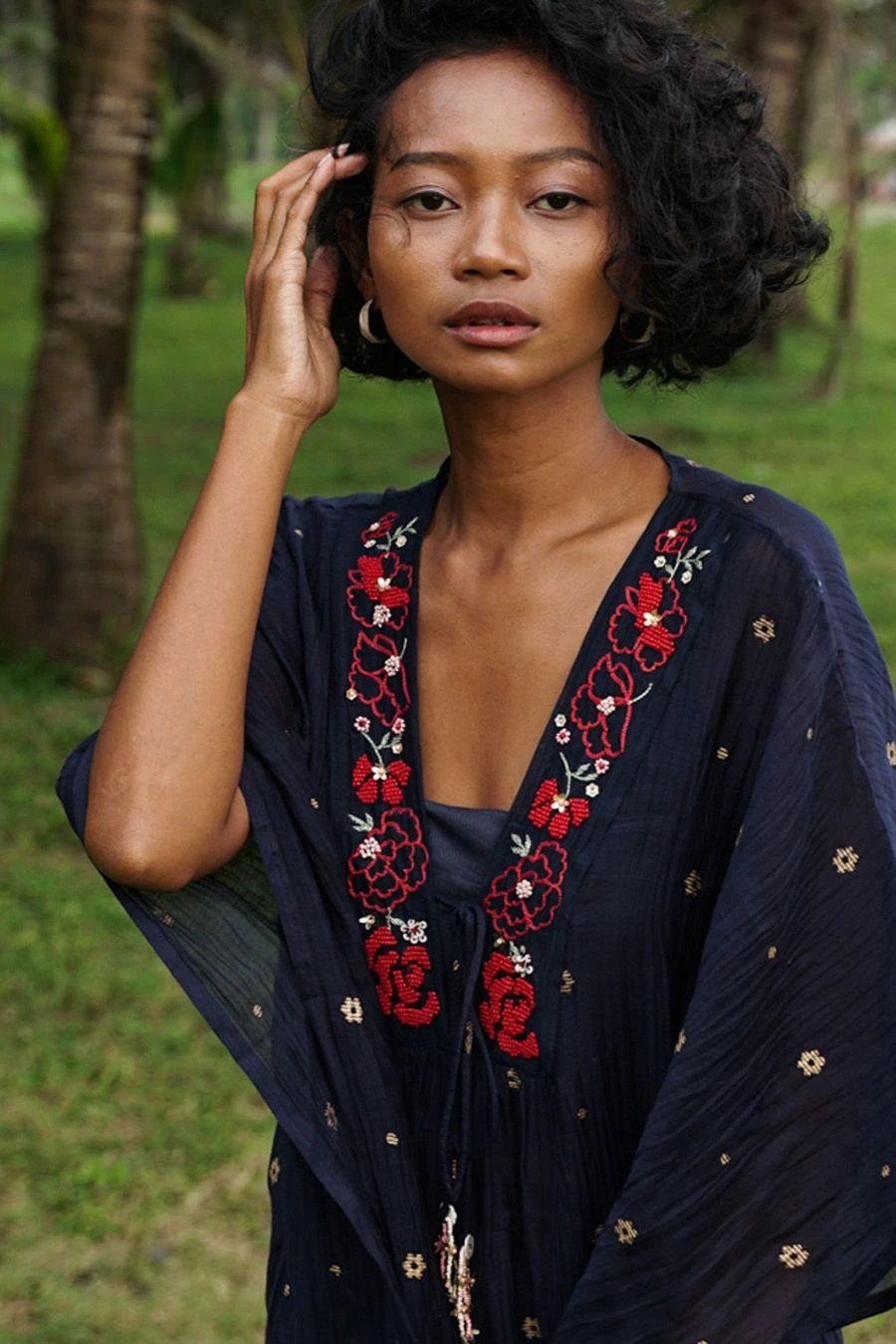 Baju Midnight Blue Floral Embellished Kaftan 6 Baju Midnight Blue Floral Embellished Kaftan - Image 4