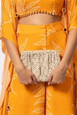 KOKOMMO Leaf Pearl Clutch