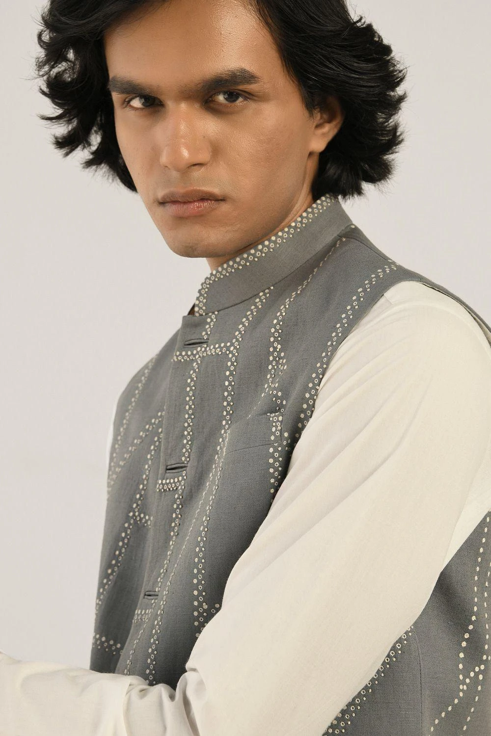 Countrymade Fuselage Hand Embroidered Grey Bundi 7 Countrymade Fuselage Hand Embroidered Grey Bundi - Image 5