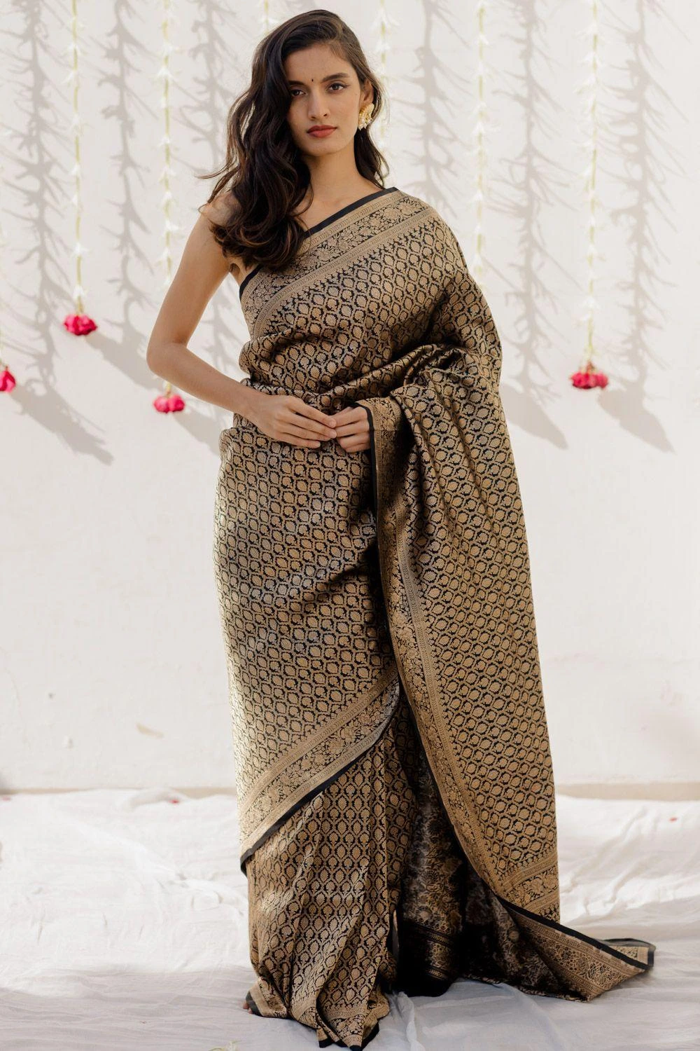 Mimamsaa Handloom Silk Charcoal Sari With Blouse Piece 3 Mimamsaa Handloom Silk Charcoal Sari With Blouse Piece