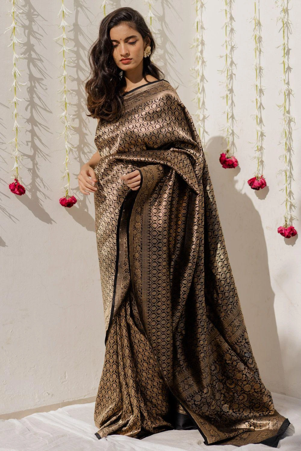 Mimamsaa Handloom Silk Charcoal Sari With Blouse Piece 4 Mimamsaa Handloom Silk Charcoal Sari With Blouse Piece - Image 2