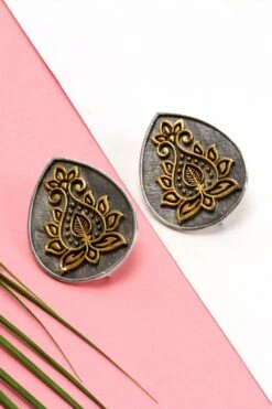 Sangeeta Boochra Sangeeta Boochra X Santoshi Shetty Silver Earrings