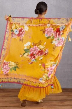 Torani Sunhera Chokor Guncha Scarf